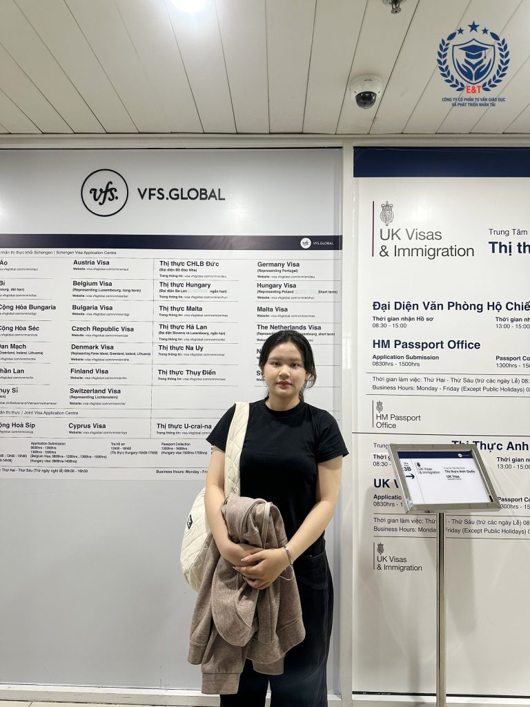 NGỌC LINH CHÍNH THỨC NỘP HỒ SƠ XIN VISA TẠI VFS