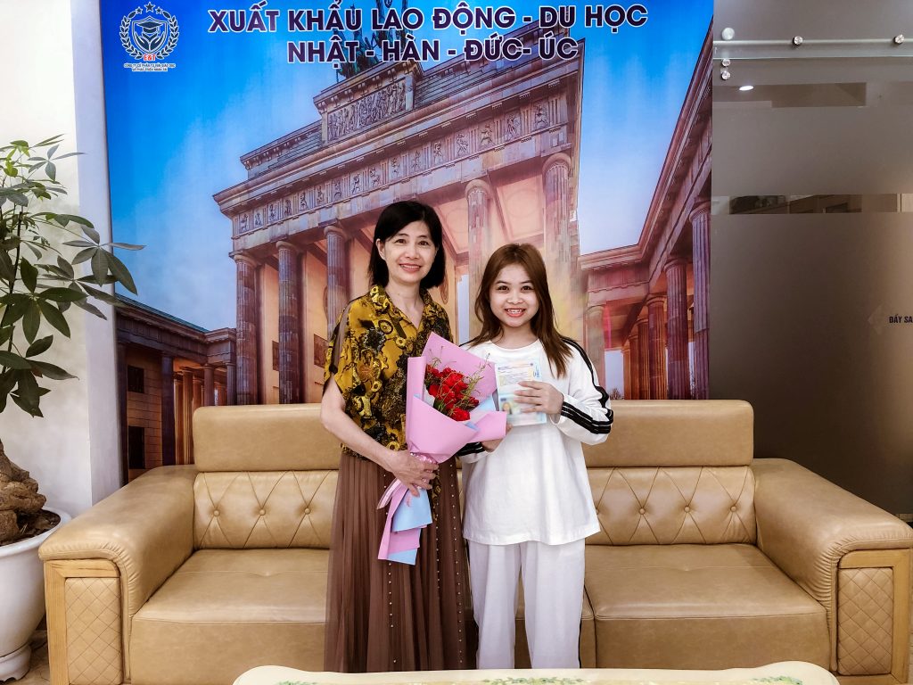 CẤT CÁNH ĐẾN CHLB ĐỨC TIỄN BAY BẠN PHẠM THỊ CHI CHUYÊN NGÀNH ĐIỀU DƯỠNG