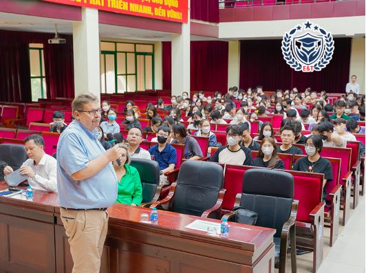 chu-tich-azurit-hansa-giai-dap-thac-mac-va-chia-se-kinh-nghiem